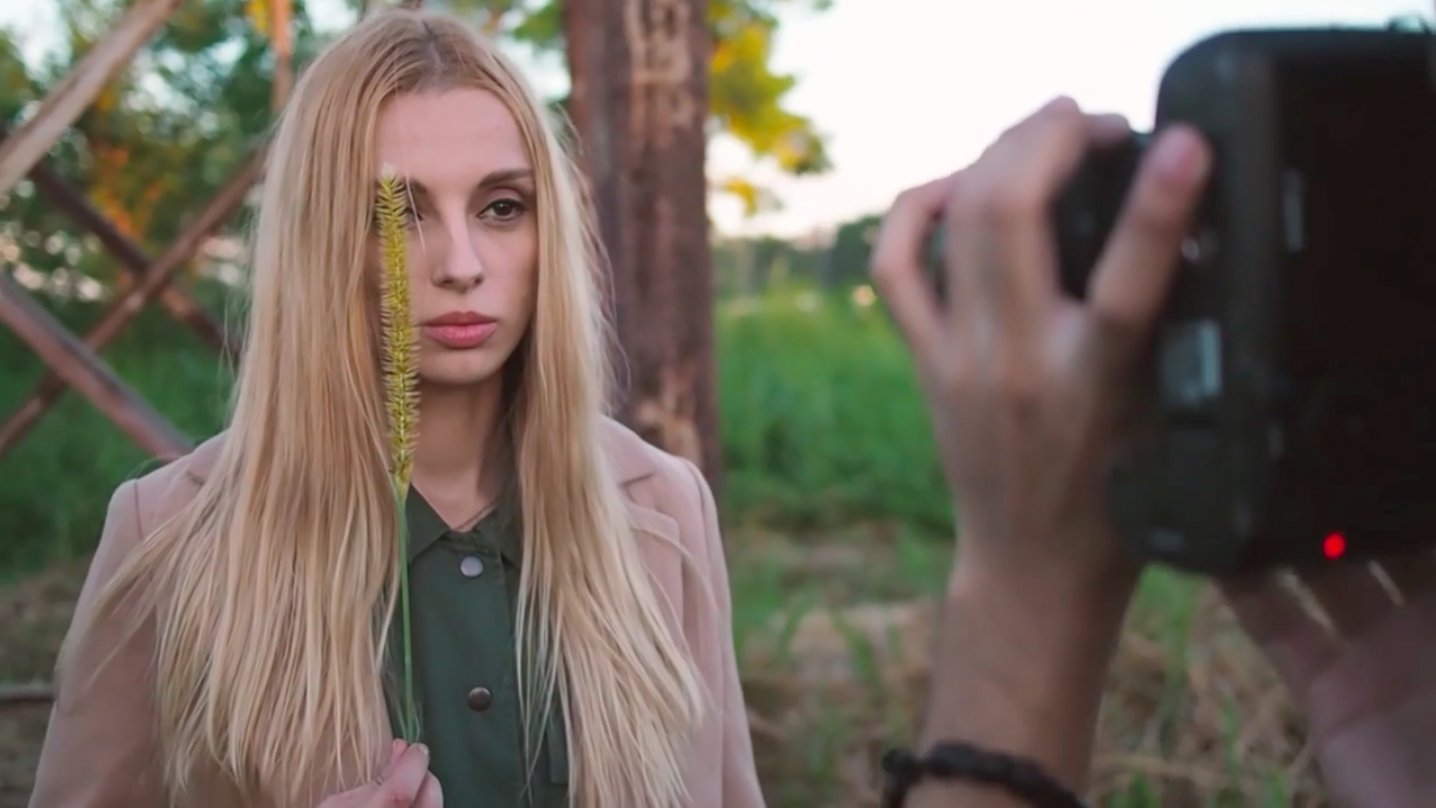 Fashion Photography: Using Natural Light For a DIY Shoot